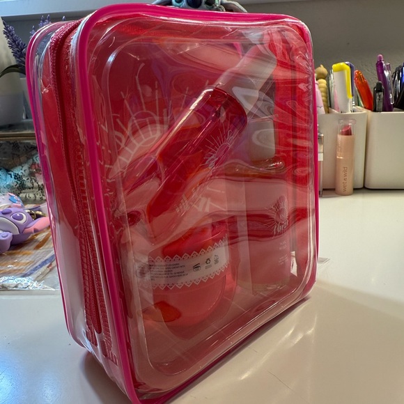 Solo En Ibiza Pink Skincare Set - Picture 4 of 4